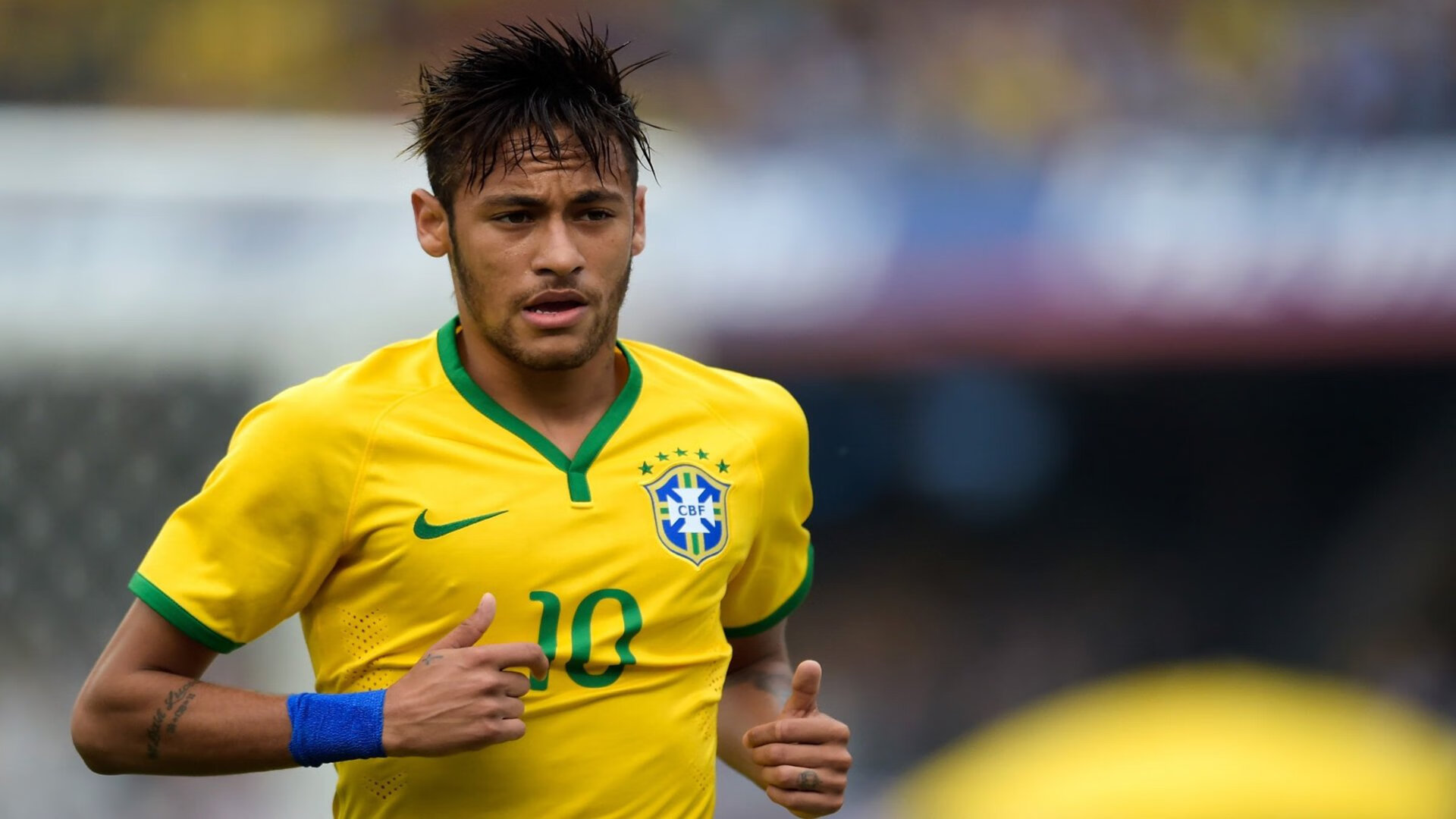 日本队突破重围,赢得宝贵胜利!,日本队进场